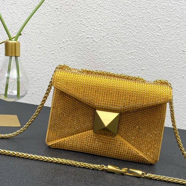 limited edition full diamond tote bag imitation crystal decorative rivets bag designer brand bag fashion commuter bag luxury bag ladies chai
limited edition full diamond tote bag imitation crystal decorative rivets bag designer brand bag fashion commuter bag luxury bag ladies chai