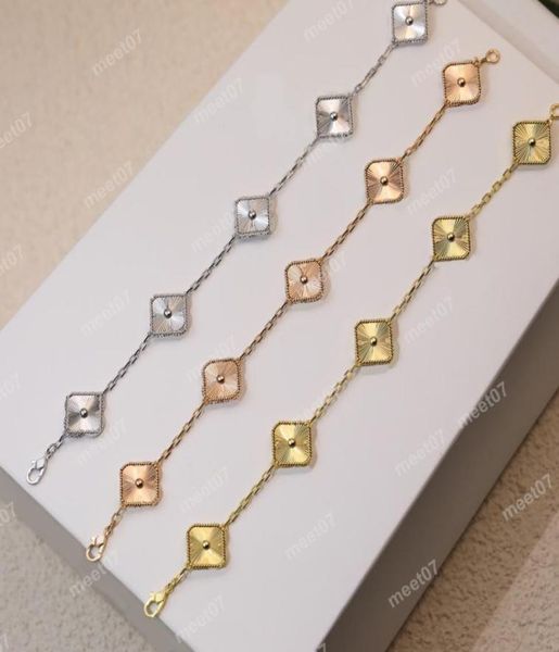 lady designer clover bracelets 4a designer jewellery laser diamond charm diamond bracelet dance party women superior quality8340745, Golden;silver
lady designer clover bracelets 4a designer jewellery laser diamond charm diamond bracelet dance party women superior quality8340745, Golden;silver