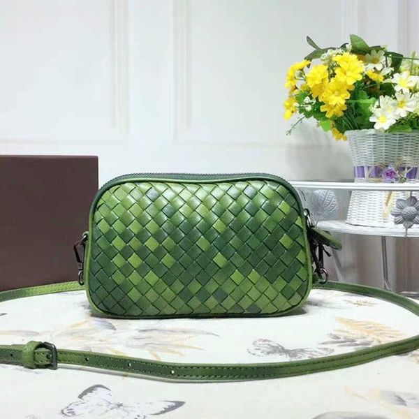 new sheep skin hand woven women's single shoulder bag korean fashion double zipper leather messenger bag wrist
new sheep skin hand woven women's single shoulder bag korean fashion double zipper leather messenger bag wrist
