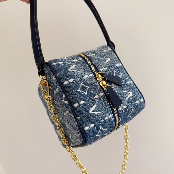 patchwork denim women designer mini square dice bag two-tone flower letter embroidery portable zipper handbag short leather strap golden cha
patchwork denim women designer mini square dice bag two-tone flower letter embroidery portable zipper handbag short leather strap golden cha