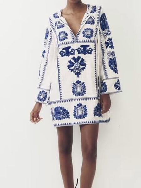 basic casual dresses kumsvag 2023 women summer mini dress vintage floral embroidery v neck long sleeve female elegant street loose clothing, Black;gray
basic casual dresses kumsvag 2023 women summer mini dress vintage floral embroidery v neck long sleeve female elegant street loose clothing, Black;gray