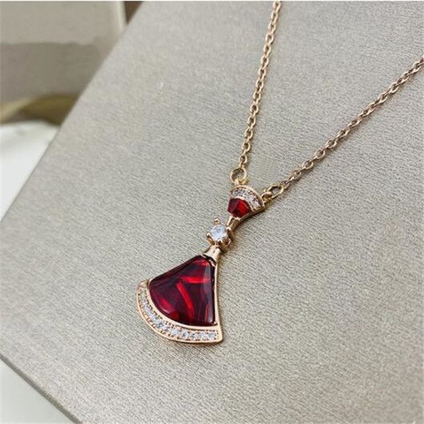 designer necklace for women fashionable and charming fan shaped 18k gold pendant necklace high-quality titanium steel luxury jewelry, Silver
designer necklace for women fashionable and charming fan shaped 18k gold pendant necklace high-quality titanium steel luxury jewelry, Silver