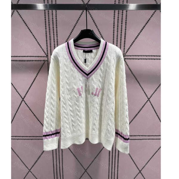 23ss women sweater womens designer clothing v-neck contrast color twist cord letter towel embroidered long-sleeved sweater womens clothing a, White;black
23ss women sweater womens designer clothing v-neck contrast color twist cord letter towel embroidered long-sleeved sweater womens clothing a, White;black