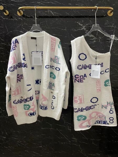 fashion womens sweaters luxury brand winter contrast embroid patchwork long sleeve cardigans women design buttons pockets vintage sweater si, White;black
fashion womens sweaters luxury brand winter contrast embroid patchwork long sleeve cardigans women design buttons pockets vintage sweater si, White;black