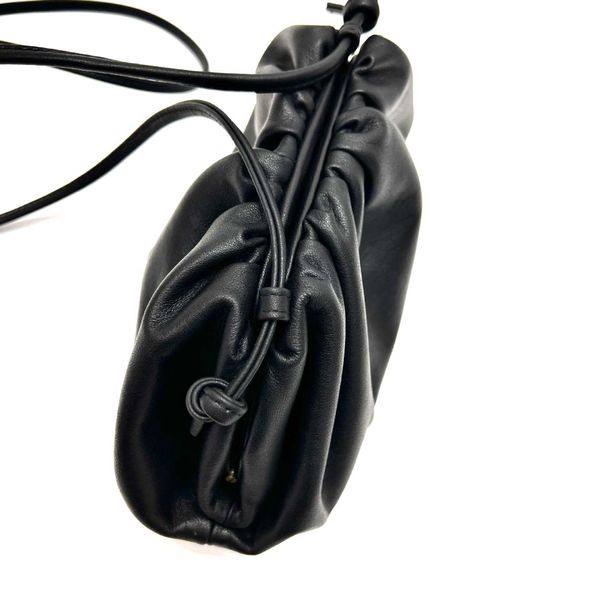 botte bag venetes pouch leather women's bag handmade layer leather cloud bag mbio 
botte bag venetes pouch leather women's bag handmade layer leather cloud bag mbio