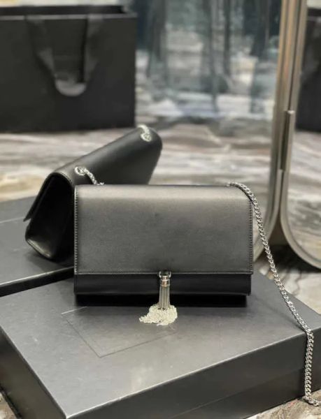 shoulder designer bags 10a tassel messenger women's crossbody bag leather metal zipper black paired with casual fashion shoulder bag
shoulder designer bags 10a tassel messenger women's crossbody bag leather metal zipper black paired with casual fashion shoulder bag