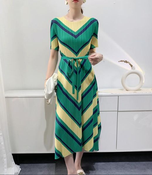 2023 issey pleated dress women's polka dot printed pleated skirt, Black;gray
2023 issey pleated dress women's polka dot printed pleated skirt, Black;gray