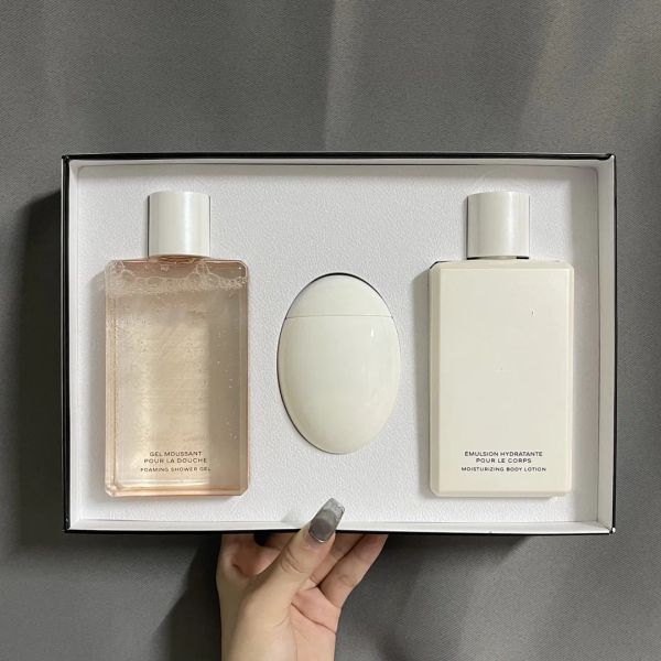 new arrival 3 in 1 skin care set foaming shower gel moisturizing body lotion 200ml hand cream 50ml women bath sets 3pcs gift box fast ship
new arrival 3 in 1 skin care set foaming shower gel moisturizing body lotion 200ml hand cream 50ml women bath sets 3pcs gift box fast ship