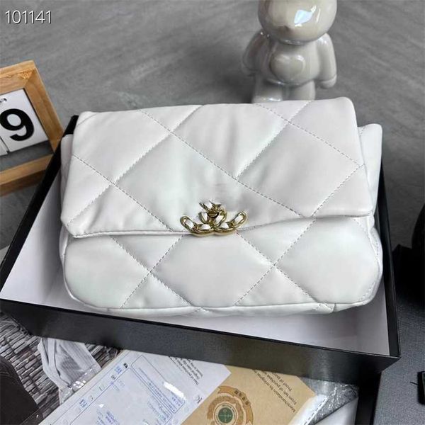 26% off handbag designer 2023 new premium classic small wind lingge fragrant 19 cross body handheld women's bag
26% off handbag designer 2023 new premium classic small wind lingge fragrant 19 cross body handheld women's bag