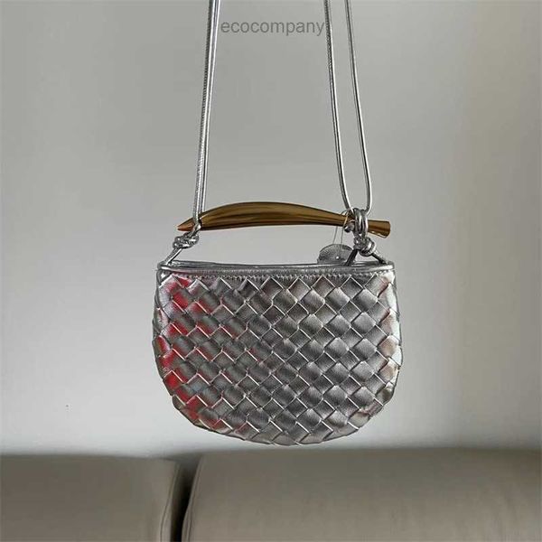 2023 designer sardine spring bag handbag summer woven new cowhide niche design metal half moon tooth cs8l
2023 designer sardine spring bag handbag summer woven new cowhide niche design metal half moon tooth cs8l