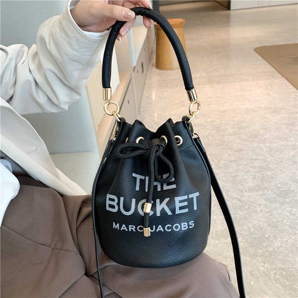 fashion street trend letter splice drawstring portable bucket women's bag new selling diagonal cross commuter
fashion street trend letter splice drawstring portable bucket women's bag new selling diagonal cross commuter
