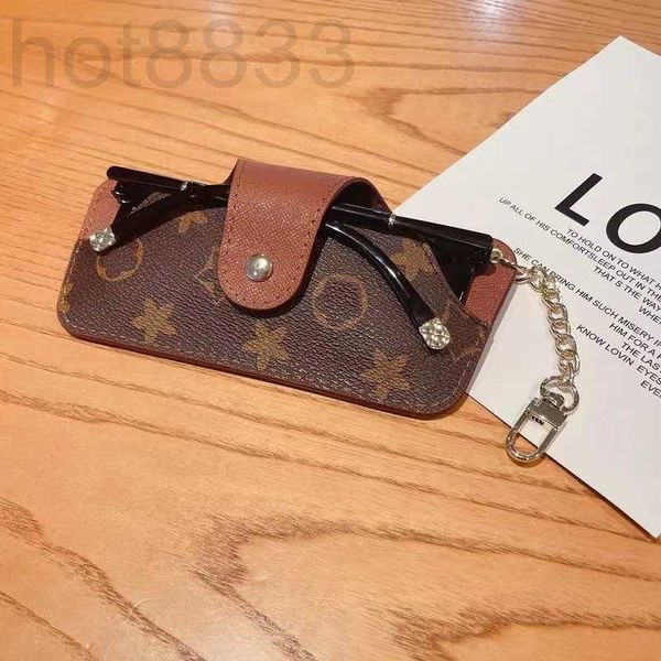 fashion flower print sunglasses cases designer for men and women portable glasses leather storage bag sun glasses clip bag key pendant gift
fashion flower print sunglasses cases designer for men and women portable glasses leather storage bag sun glasses clip bag key pendant gift