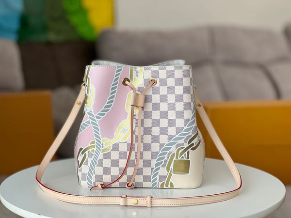 2023 new women's bucket bag high-end quality shoulder bag white check shoulder bag zipper inner bag can properly keep accompanying item
2023 new women's bucket bag high-end quality shoulder bag white check shoulder bag zipper inner bag can properly keep accompanying item