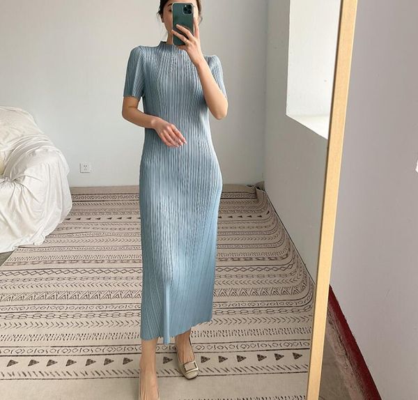 2023 issey pleated dress women's short sleeve long dress summer new style solid color dress, Black;gray
2023 issey pleated dress women's short sleeve long dress summer new style solid color dress, Black;gray