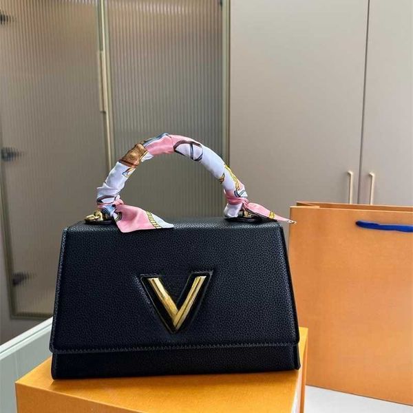 5a designer bags lvvs tote bag messenger bag handbag tote women's fashion textured leather portable hand-held crossbody bag new stylish
5a designer bags lvvs tote bag messenger bag handbag tote women's fashion textured leather portable hand-held crossbody bag new stylish