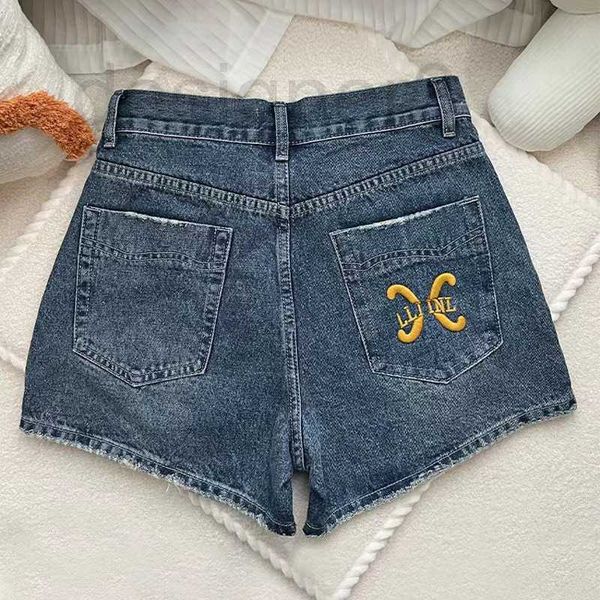 women's shorts designer new back pocket triumphal arch embroidered pear shaped covered crotch high waisted slim denim shorts for women, White;black
women's shorts designer new back pocket triumphal arch embroidered pear shaped covered crotch high waisted slim denim shorts for women, White;black