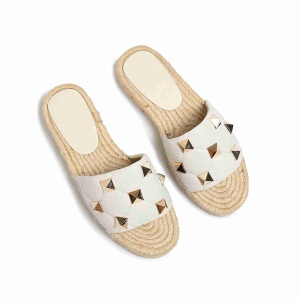 fashionable beach shoes 2023 valentinosity luxurious design, retro decoration, men's and women's summer leather canvas rubber flat
fashionable beach shoes 2023 valentinosity luxurious design, retro decoration, men's and women's summer leather canvas rubber flat