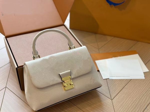 fashion designer women's new portable handbag luxury embossed leather classic logo lock catch design size 25 * 16
fashion designer women's new portable handbag luxury embossed leather classic logo lock catch design size 25 * 16