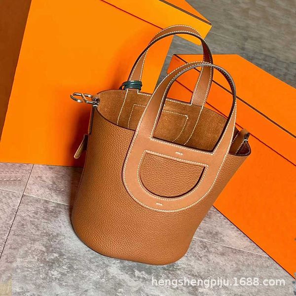 luxury picotin lock bag autumn and winter 2023 new vegetable basket baotou layer cowhide women's large capacity handbag bucket small ga
luxury picotin lock bag autumn and winter 2023 new vegetable basket baotou layer cowhide women's large capacity handbag bucket small ga