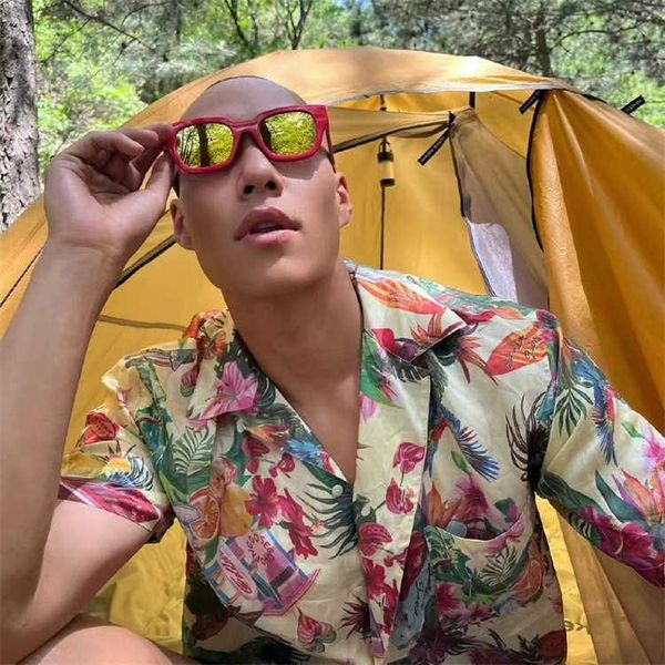 Fashion top OFF W sunglasses off trendy white (men's ow box) same Sunglasses (women's) with logo box
Fashion top OFF W sunglasses off trendy white (men's ow box) same Sunglasses (women's) with logo box