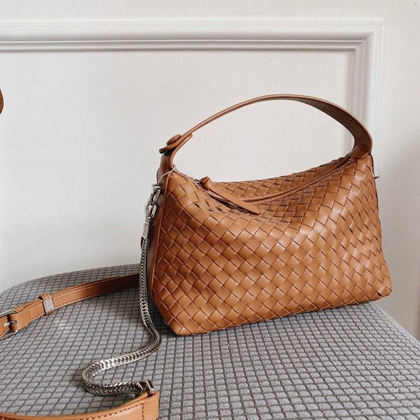 2023 new fashion versatile small bag handwoven chain dumpling single shoulder handheld crossbody women's
2023 new fashion versatile small bag handwoven chain dumpling single shoulder handheld crossbody women's