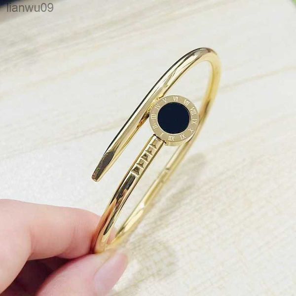 fine jewelry black round brand bangles roman numerals bracelet for women classic brand jewelry stainless steel bracelets l230704
fine jewelry black round brand bangles roman numerals bracelet for women classic brand jewelry stainless steel bracelets l230704