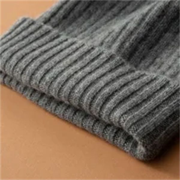 2022 new winter 100% cashmere knitted headgears women keep warm beanie hat solid casual hedging cap skullies a183, White;black
2022 new winter 100% cashmere knitted headgears women keep warm beanie hat solid casual hedging cap skullies a183, White;black