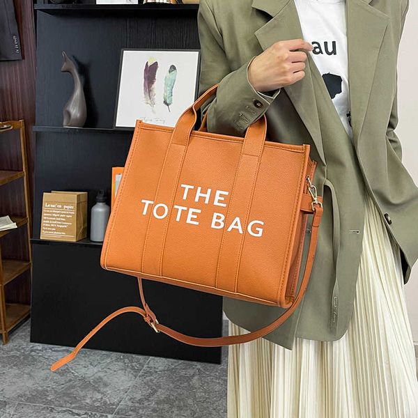 single shoulder bag women's portable bag large capacity bug printing commuting fashionable women's bag
single shoulder bag women's portable bag large capacity bug printing commuting fashionable women's bag