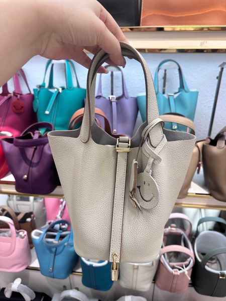 luxury picotin lock bag new 2023 layer cowhide vegetable basket with advanced sense fashion versatility large capacity bucket leather handba
luxury picotin lock bag new 2023 layer cowhide vegetable basket with advanced sense fashion versatility large capacity bucket leather handba
