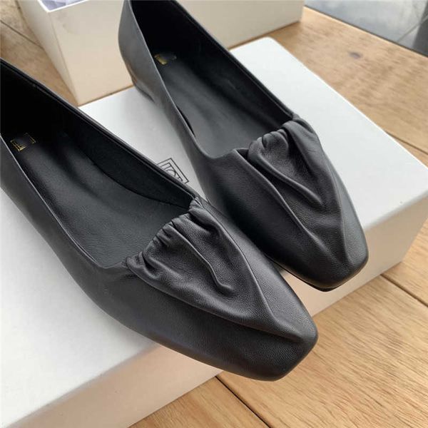 pure original toteme women's shoes black lambskin shallow mouth pointed pleated single shoes sheepskin flat bottom ballet shoes
pure original toteme women's shoes black lambskin shallow mouth pointed pleated single shoes sheepskin flat bottom ballet shoes