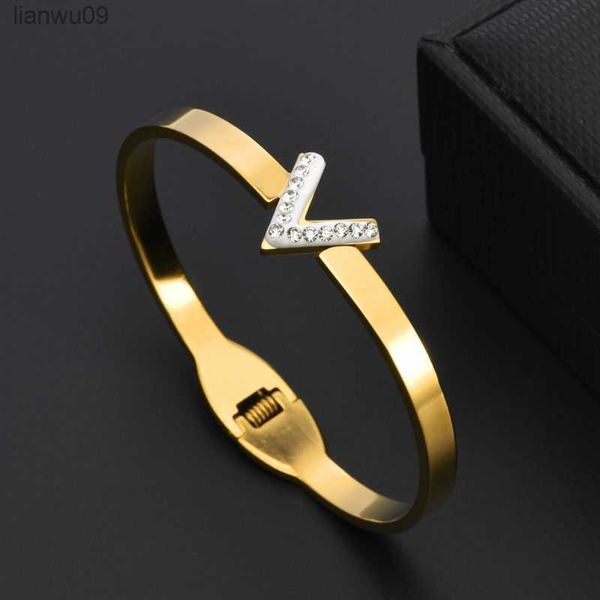 simple fashion charm cuff men women bracelets classic vshape stainless steel ol bangles jewelry gifts l230704, Black
simple fashion charm cuff men women bracelets classic vshape stainless steel ol bangles jewelry gifts l230704, Black