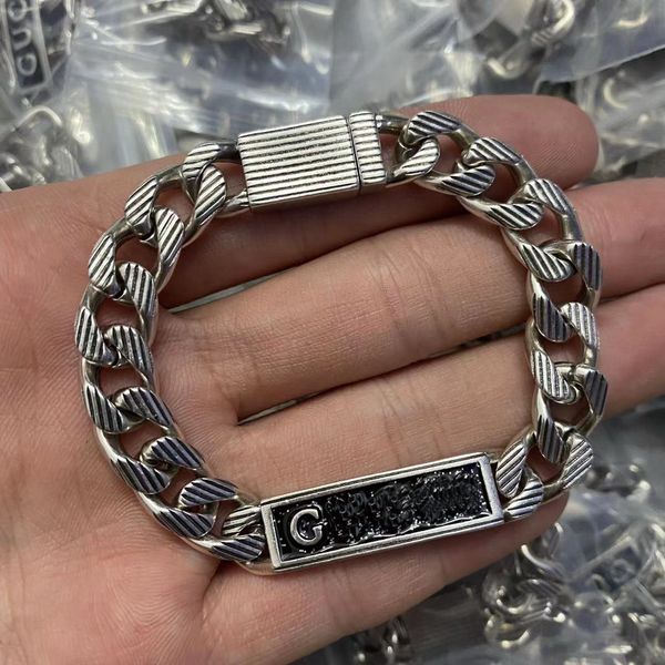 twisted chain letter drop glue bracelet vintage classic cuban black enamel bracelets for men and women versatile bangles designer jewelry su
twisted chain letter drop glue bracelet vintage classic cuban black enamel bracelets for men and women versatile bangles designer jewelry su