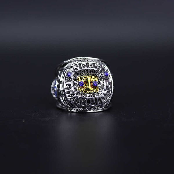 1982 north carolina asphalt heel men's basketball team championship ring, Golden;silver
1982 north carolina asphalt heel men's basketball team championship ring, Golden;silver
