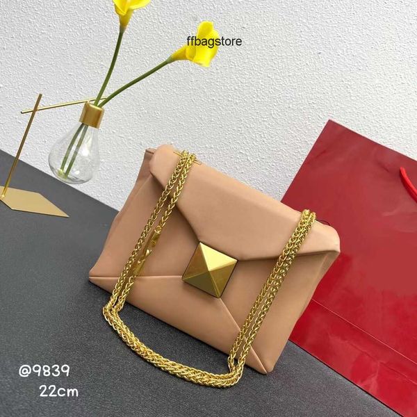 one outdoor lady bag valentinoz bags women evening purse fashion ins show large rivet chain shoulder small square d96g
one outdoor lady bag valentinoz bags women evening purse fashion ins show large rivet chain shoulder small square d96g
