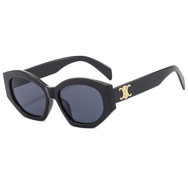 New Triumphal Arch Fashion Sunglasses for Men and Women PC Frame Small Mesh Red Glasses 1FY57
New Triumphal Arch Fashion Sunglasses for Men and Women PC Frame Small Mesh Red Glasses 1FY57