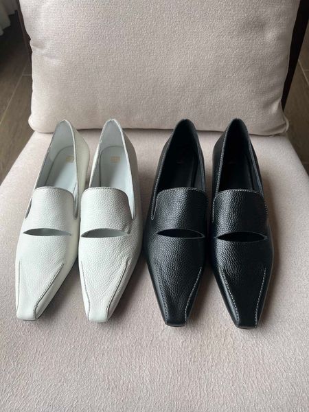 toteme2023 new pointy cat heel shoes cowhide hollowed out fashionable versatile mid heel slip-on shoe for women
toteme2023 new pointy cat heel shoes cowhide hollowed out fashionable versatile mid heel slip-on shoe for women