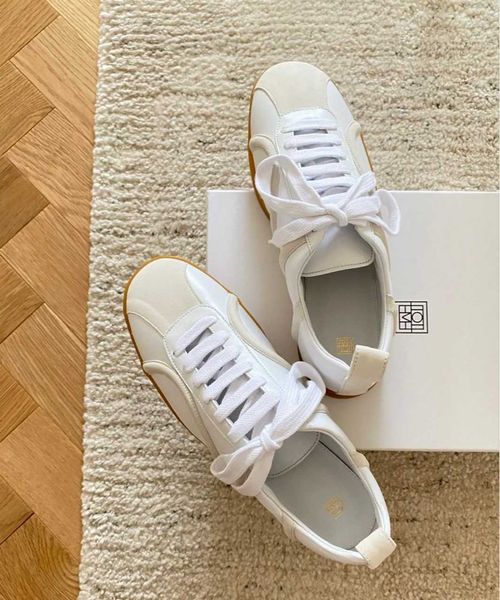 toteme square head fashionable hand stitched lace up german training shoes sports casual board shoes flat white shoes
toteme square head fashionable hand stitched lace up german training shoes sports casual board shoes flat white shoes