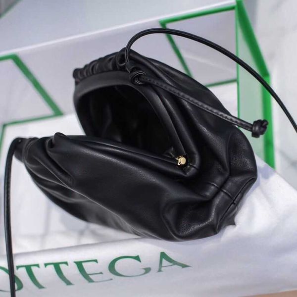 botte bag venetes pouch small cloud wrapped cowhide material for crossbody appearance style wqjl
botte bag venetes pouch small cloud wrapped cowhide material for crossbody appearance style wqjl