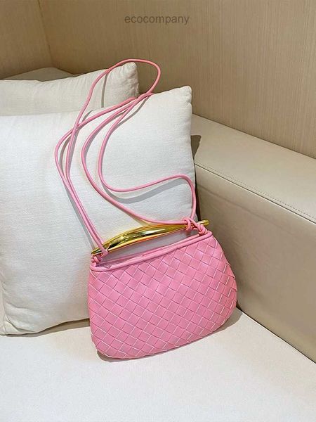 2023 designer hand sardine bag woven handbag silver new niche design metal single shoulder messenger kyq8
2023 designer hand sardine bag woven handbag silver new niche design metal single shoulder messenger kyq8