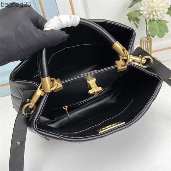 valentiino small square bag lady purse designer shoulder bags style bucket crossbody rivet grid one fashion handheld genuine leather women&#
valentiino small square bag lady purse designer shoulder bags style bucket crossbody rivet grid one fashion handheld genuine leather women&#