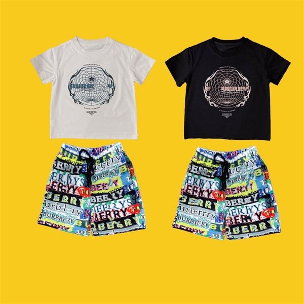 designer t-shirt shorts 2 suits boys girls sports suits children's brand letters high end cotton summer a06, White
designer t-shirt shorts 2 suits boys girls sports suits children's brand letters high end cotton summer a06, White