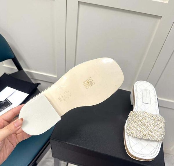 sandal slipper internet celebrity burst solid color flat heels leisure thickened outside wear stepping on poop feeling increased 5 cm, Black
sandal slipper internet celebrity burst solid color flat heels leisure thickened outside wear stepping on poop feeling increased 5 cm, Black