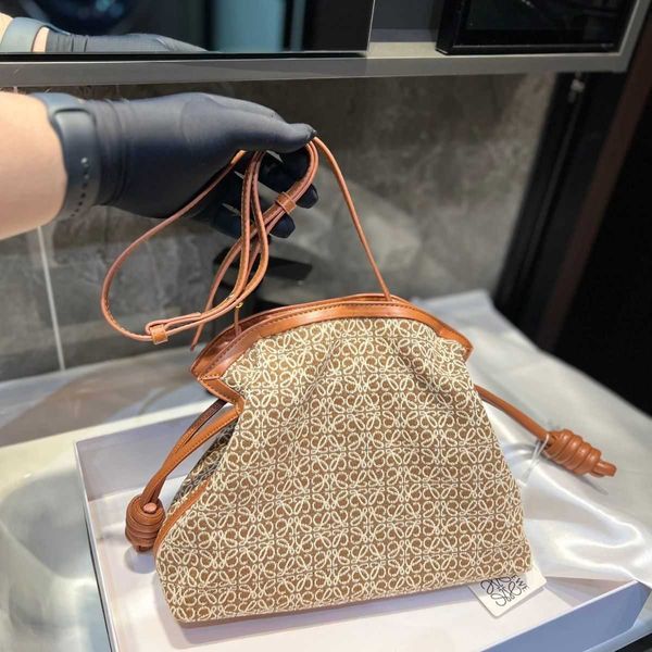 flamenco designer bag30.24 royway jacquard blessing bag inside snap switch rope drawing design on both sides
flamenco designer bag30.24 royway jacquard blessing bag inside snap switch rope drawing design on both sides