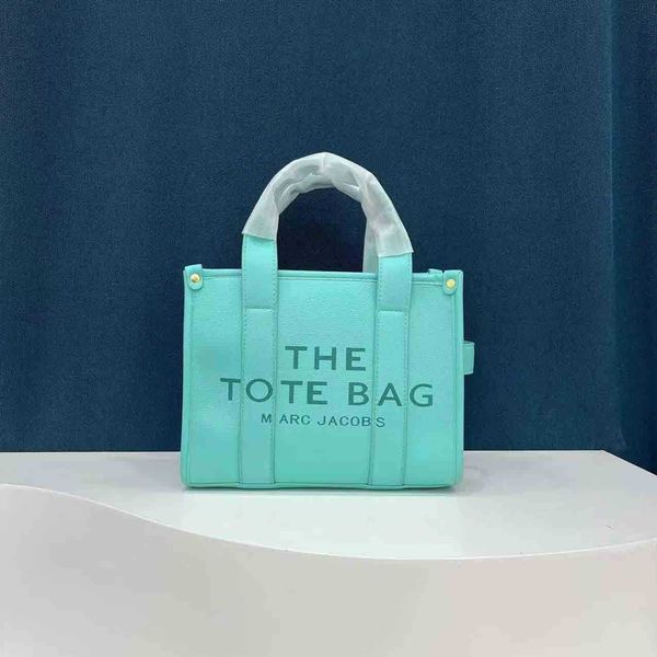 tote bag dinner bag2023 new medium size printed bag cross border small market foreign style pu texture three line letter one shoulder crossb
tote bag dinner bag2023 new medium size printed bag cross border small market foreign style pu texture three line letter one shoulder crossb