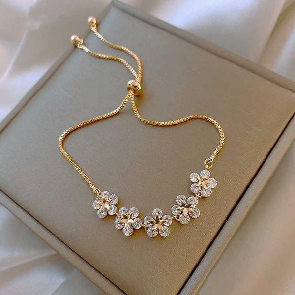 korean zircon petal female student's friend network red high grade feel bracelet ins simple design personalized handicraft, Golden;silver
korean zircon petal female student's friend network red high grade feel bracelet ins simple design personalized handicraft, Golden;silver