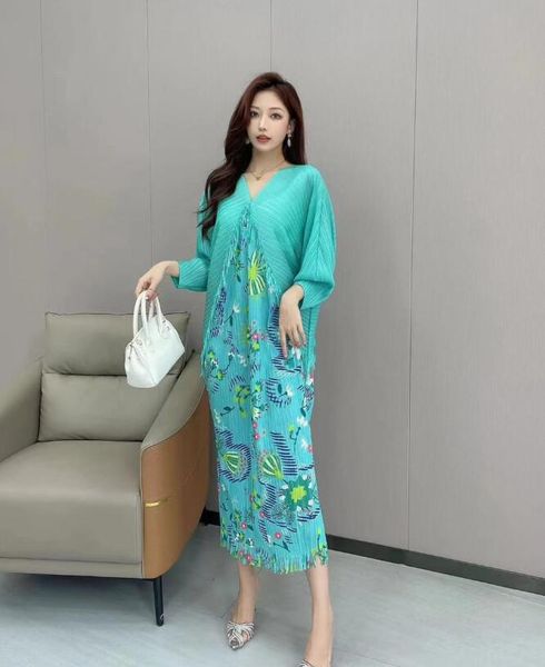 2023 new luxury tassel dress issey dress high end elegance fashion color block long dress, Black;gray
2023 new luxury tassel dress issey dress high end elegance fashion color block long dress, Black;gray