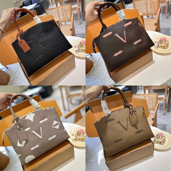 5a lvvs luggage bags designer tote bag handbags mummy tote women new fashion texture leather large tote bags messenger crossbody bags large
5a lvvs luggage bags designer tote bag handbags mummy tote women new fashion texture leather large tote bags messenger crossbody bags large
