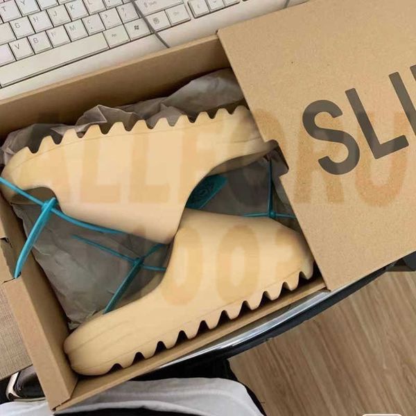 with box mens highquality slippers summer beach home beige sandals womens fashon thick soled slipper outdoor shoes, Black
with box mens highquality slippers summer beach home beige sandals womens fashon thick soled slipper outdoor shoes, Black