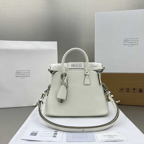luxuries designers niche margiela magilla men and women's mm6 sheepskin cross-body shoulder waist bag chest bag cloud bag 54j6
luxuries designers niche margiela magilla men and women's mm6 sheepskin cross-body shoulder waist bag chest bag cloud bag 54j6