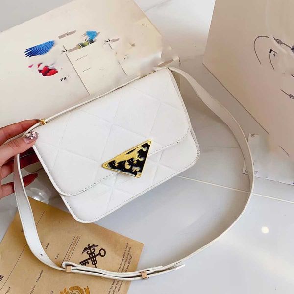 handbag designer 2023 cross border new lingge inverted triangle versatile crossbody one shoulder commuter bag letter small bag gift box whol
handbag designer 2023 cross border new lingge inverted triangle versatile crossbody one shoulder commuter bag letter small bag gift box whol
